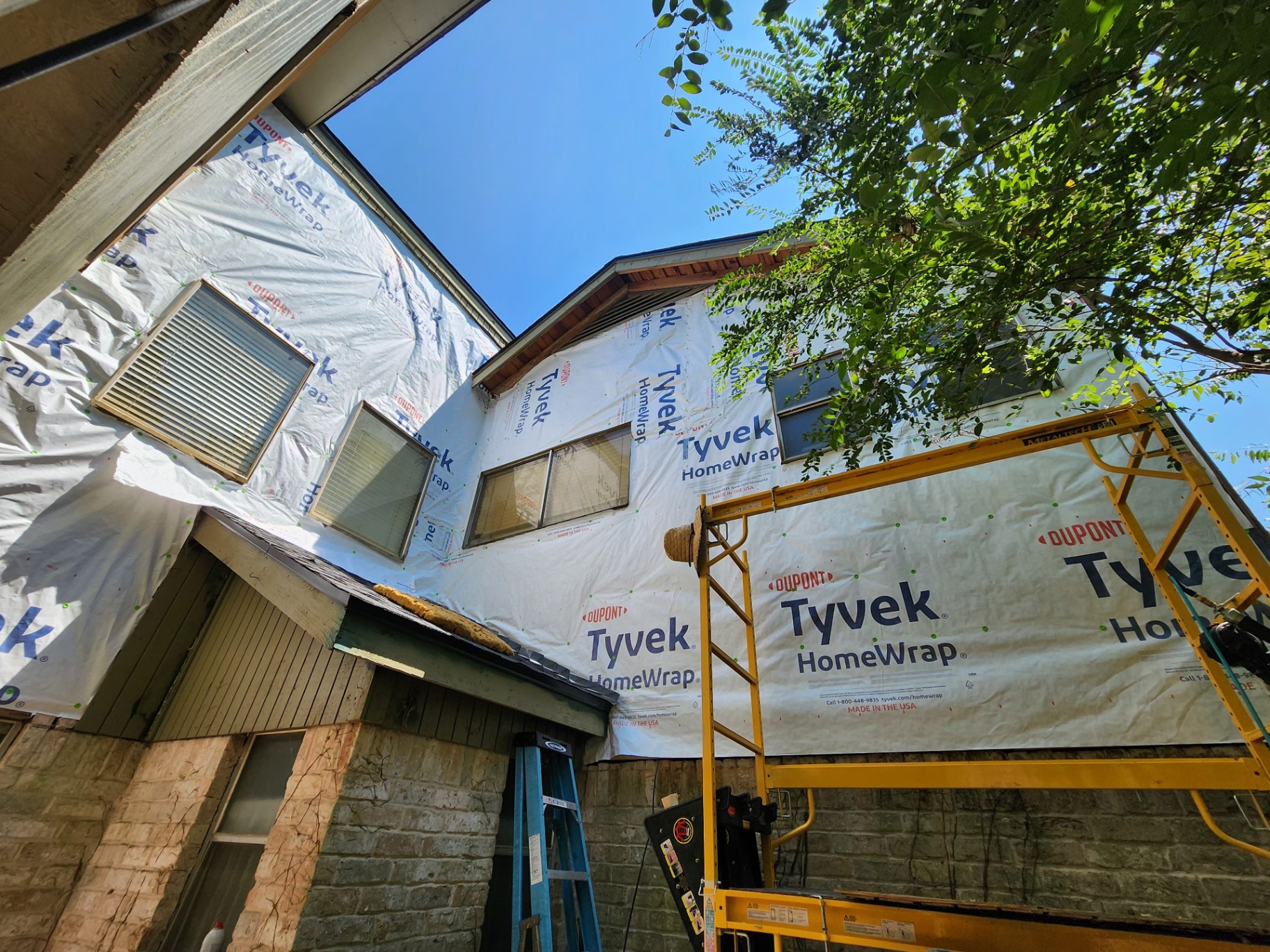 Home wrapped in Tyvek HomeWrap with professional scaffolding and prep protection